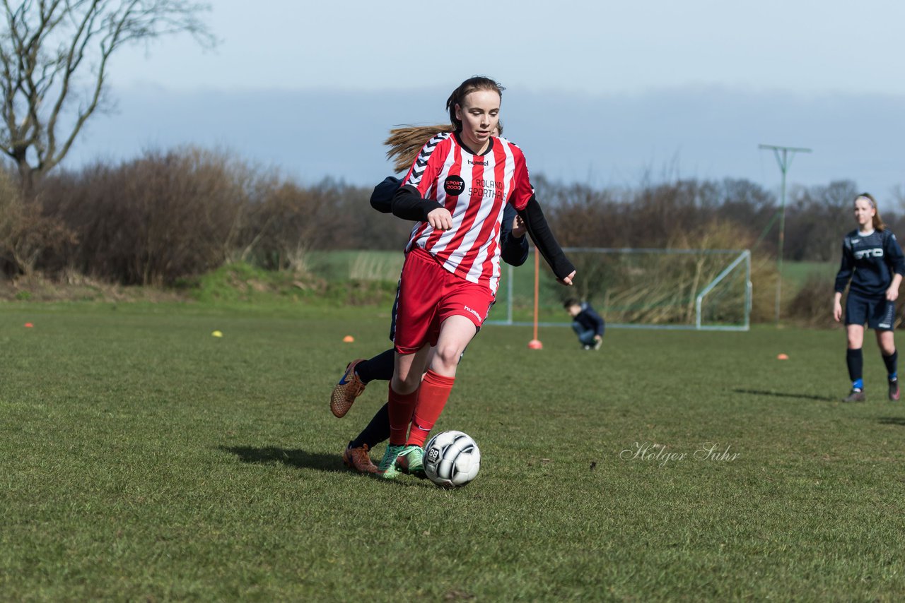 Bild 52 - C-Juniorinnen TSV Zarpen - TuS Tensfeld : Ergebnis: 2:1